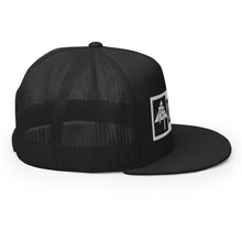 Load image into Gallery viewer, PaireeThreadz &quot;Classics&quot; snapback blk/wht
